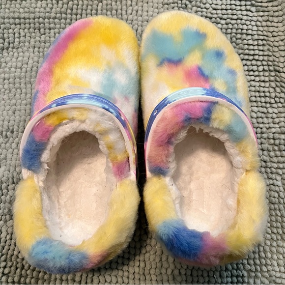 Crocs Fuzzy Clogs Tie Dye - Picture 1 of 4